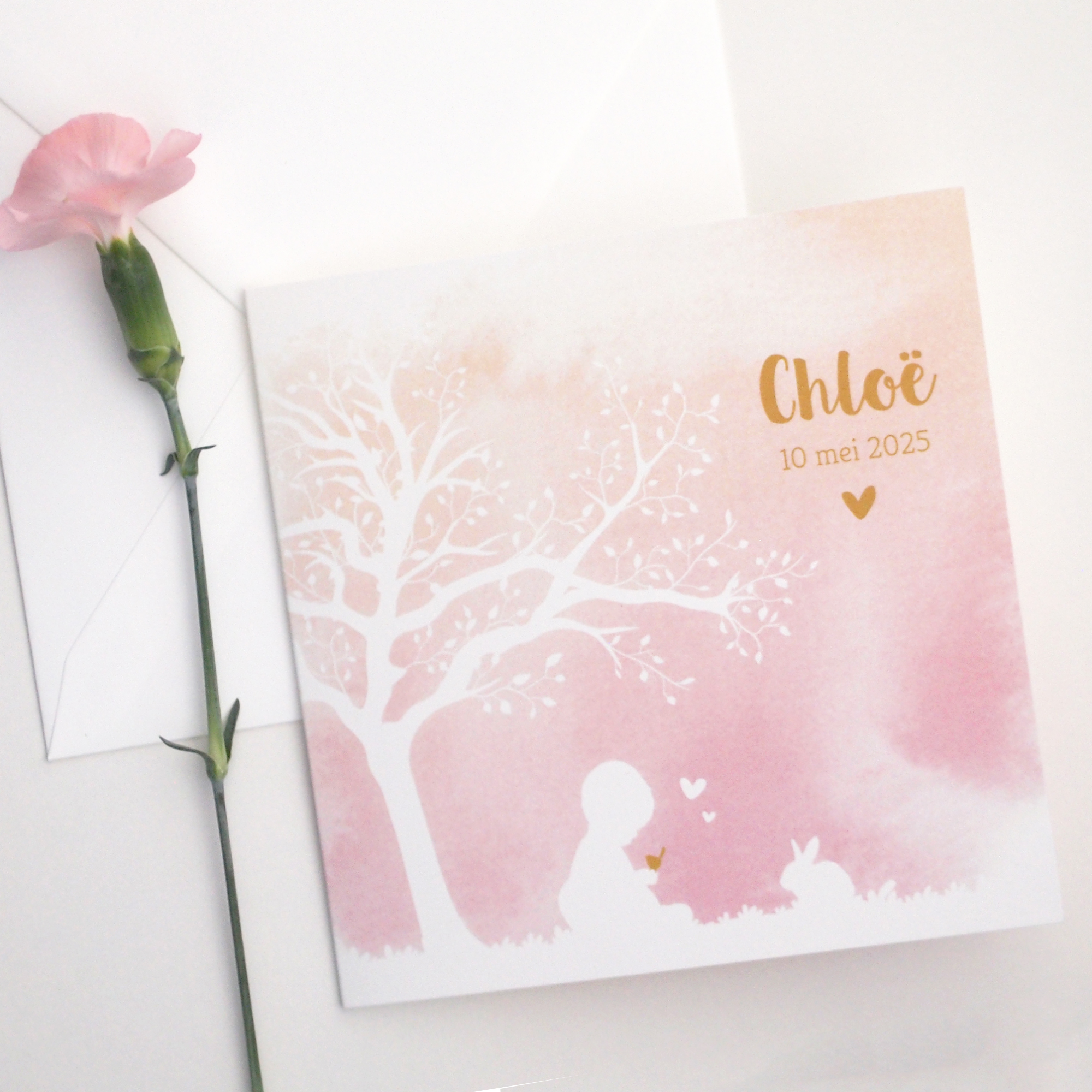 Lief kaartje geboorte meisje met watercolor en silhouet boom en baby